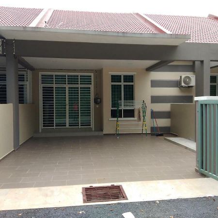 Z&M Homestay Jertih Bagian luar foto