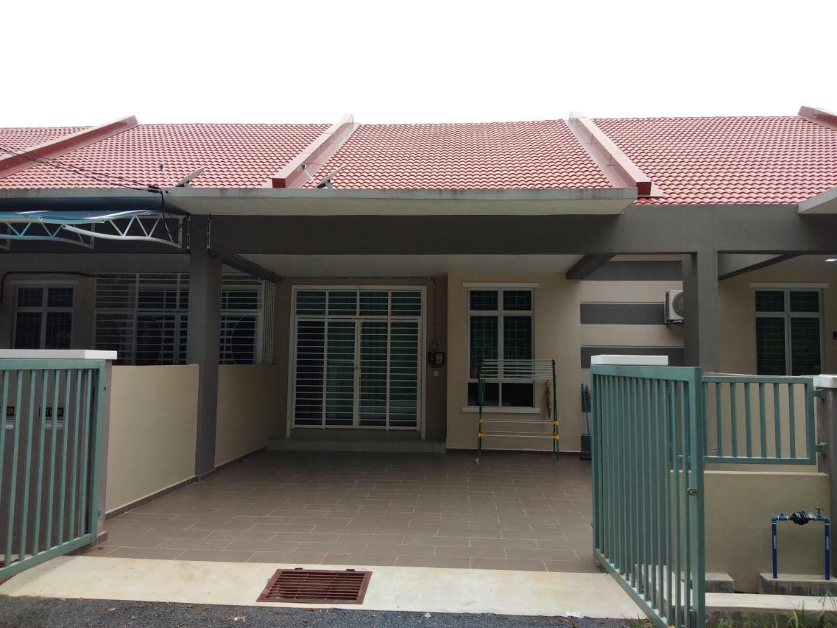 Z&M Homestay Jertih Bagian luar foto