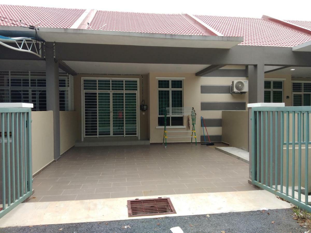 Z&M Homestay Jertih Bagian luar foto