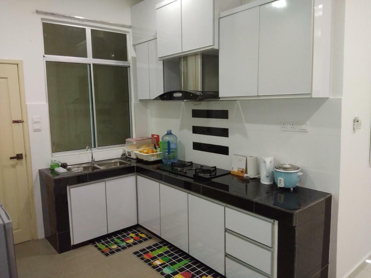 Z&M Homestay Jertih Bagian luar foto
